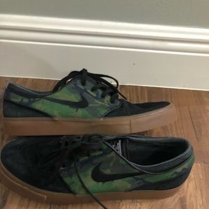 Men’s Nike casual shoes